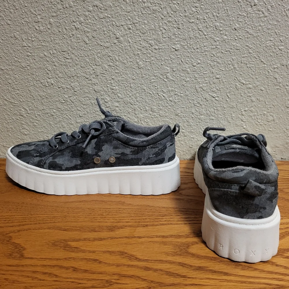 Roxy Gray Camo Sheilahh Sneaker Size 7½